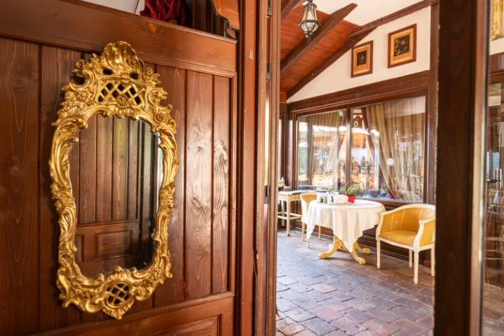 Colț intim de private-dining la Casa del Sole, pregătit pentru o celebrare mai liniștită
